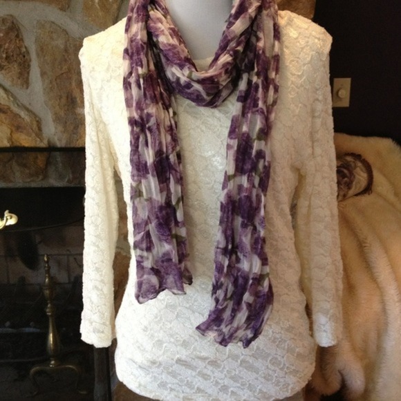 Off white top, 3/4 length sleeves - Picture 2 of 6